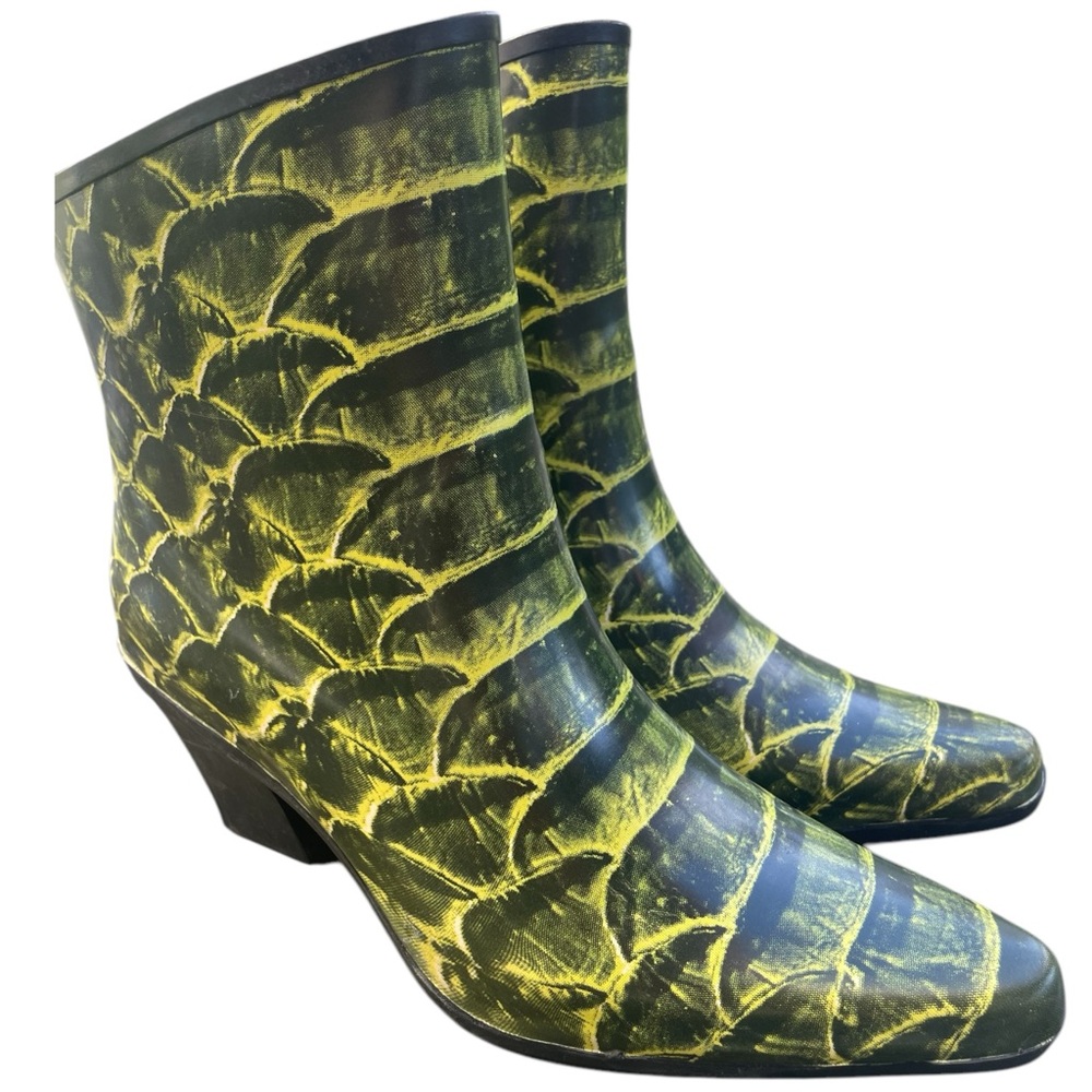 Funky Cool Crocodile Pattern Women’s Rain boots - Size 9 - Picture 2 of 6